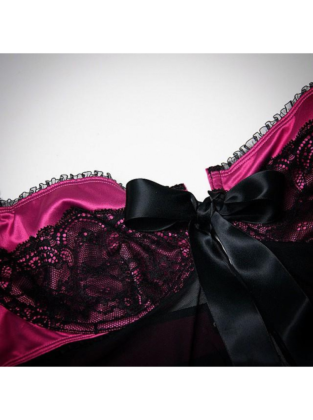 Маска малиновая с черным кружевом Roseberry Obsessive, S/M 04009 - Obsessive - Маски - Купить